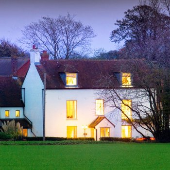 Hunters Lodge Bed and Breakfast - Hotels in Chichester, West Sussex - Local Business Directory