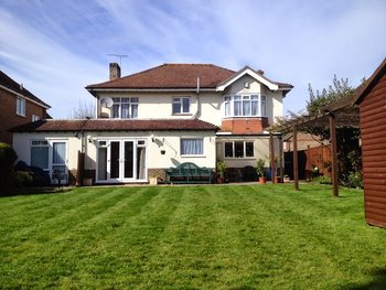 LA B&B Guest Accommodation - Hotels in Chichester, West Sussex - Local Business Directory