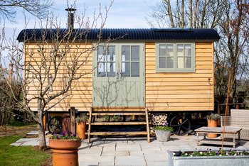 Luxury Shepherd's Hut - Hotels in Chichester, West Sussex - Local Business Directory